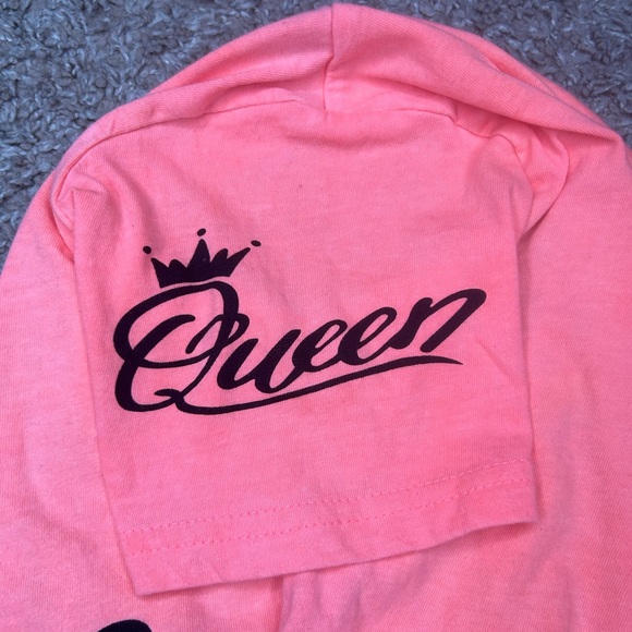 On Fire Size Medium “Queen of Everything” Coral Tied Crop Top - Picture 3 of 5